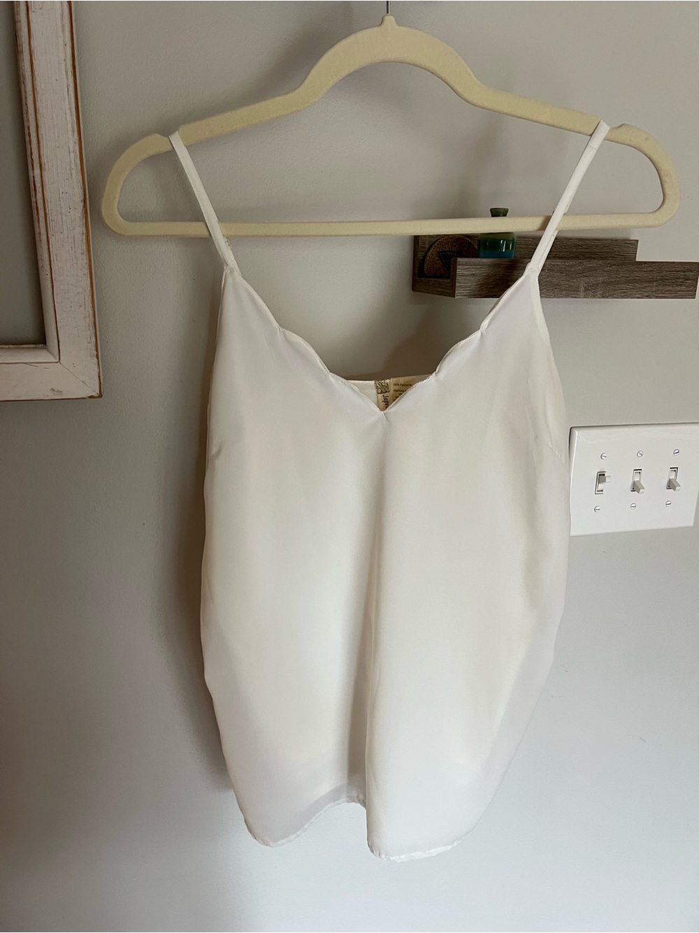 🐚White Scalloped V-Neck Satin Camisole Top🐚